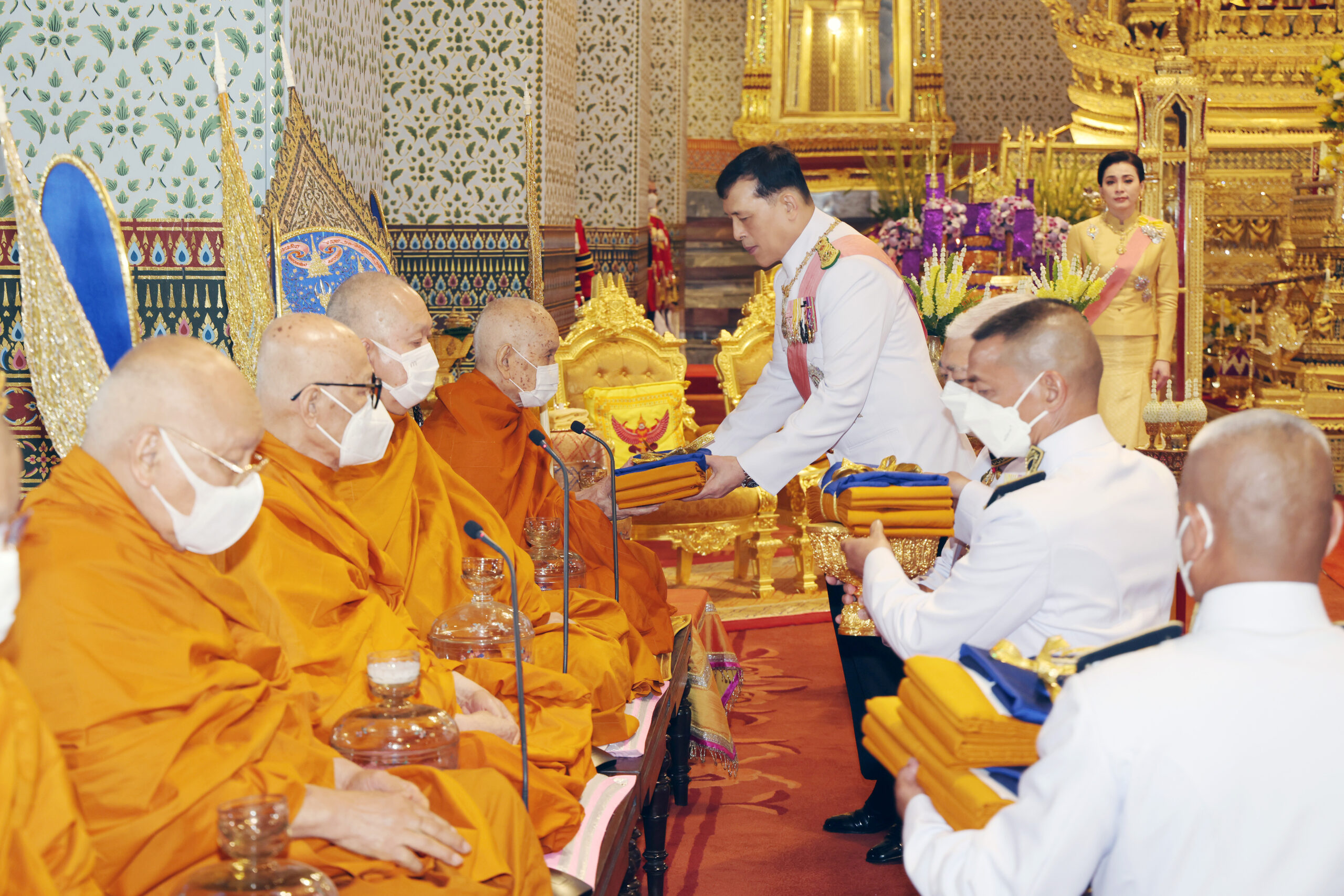 ในหลวง พระราชินี เสด็จฯ การพระราชกุศลเลี้ยงพระ เทศน์มงคลวิเศษ เฉลิมพระชนมพรรษา 6 รอบ