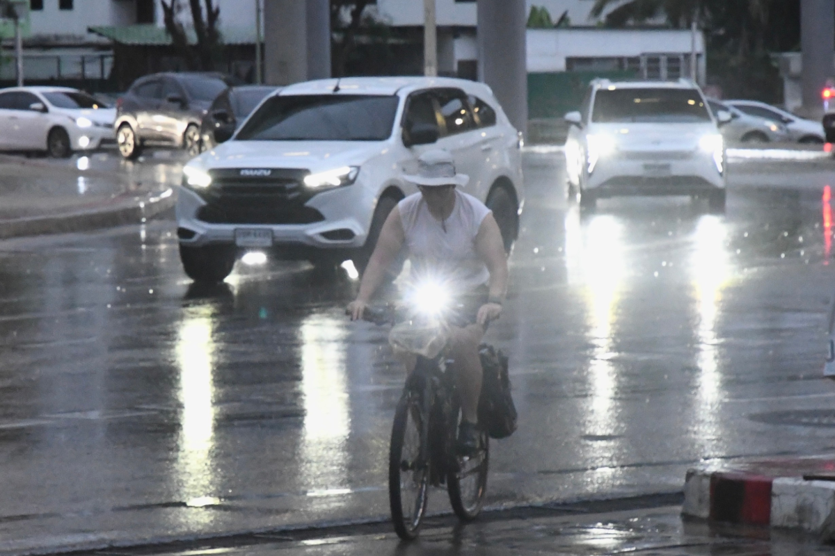 สภาพอากาศวันนี้ (9 เม.ย. 68) ทั่วไทยอากาศร้อน เตือนฝนฟ้าคะนอง 49 จังหวัด