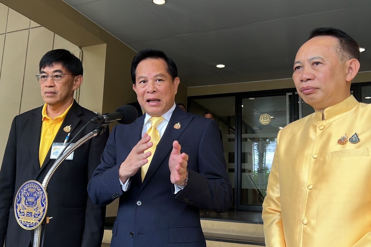พีระพันธุ์​ชี้ยืนค่าไฟ​ 4.18 บาท​ ดีเซลตรึงไม่เกิน 33 ต่อลิตร​