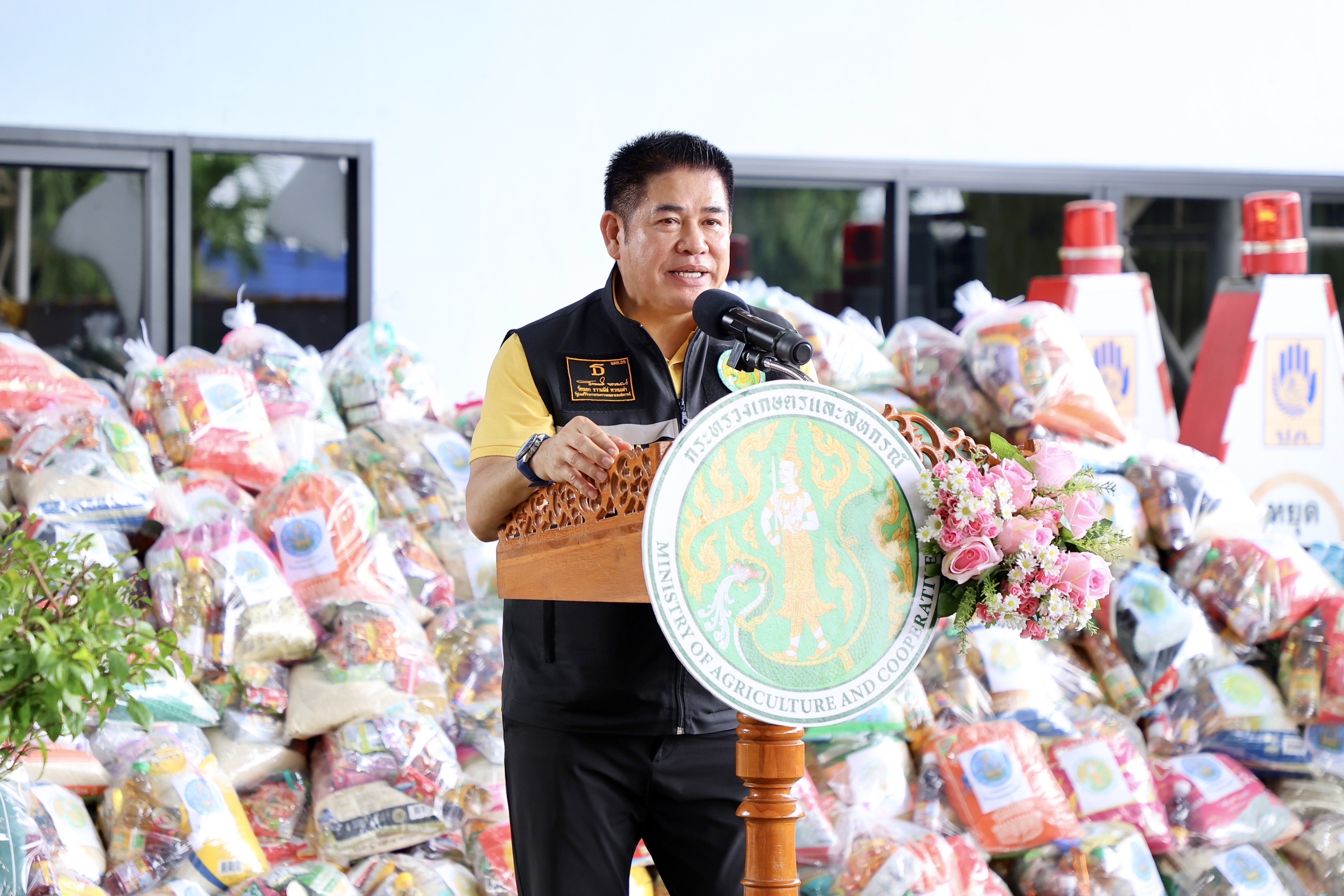 ธรรมนัส ลงพื้นที่ ช่วยผู้ประสบภัยน้ำท่วมจันทบุรี-ตราด