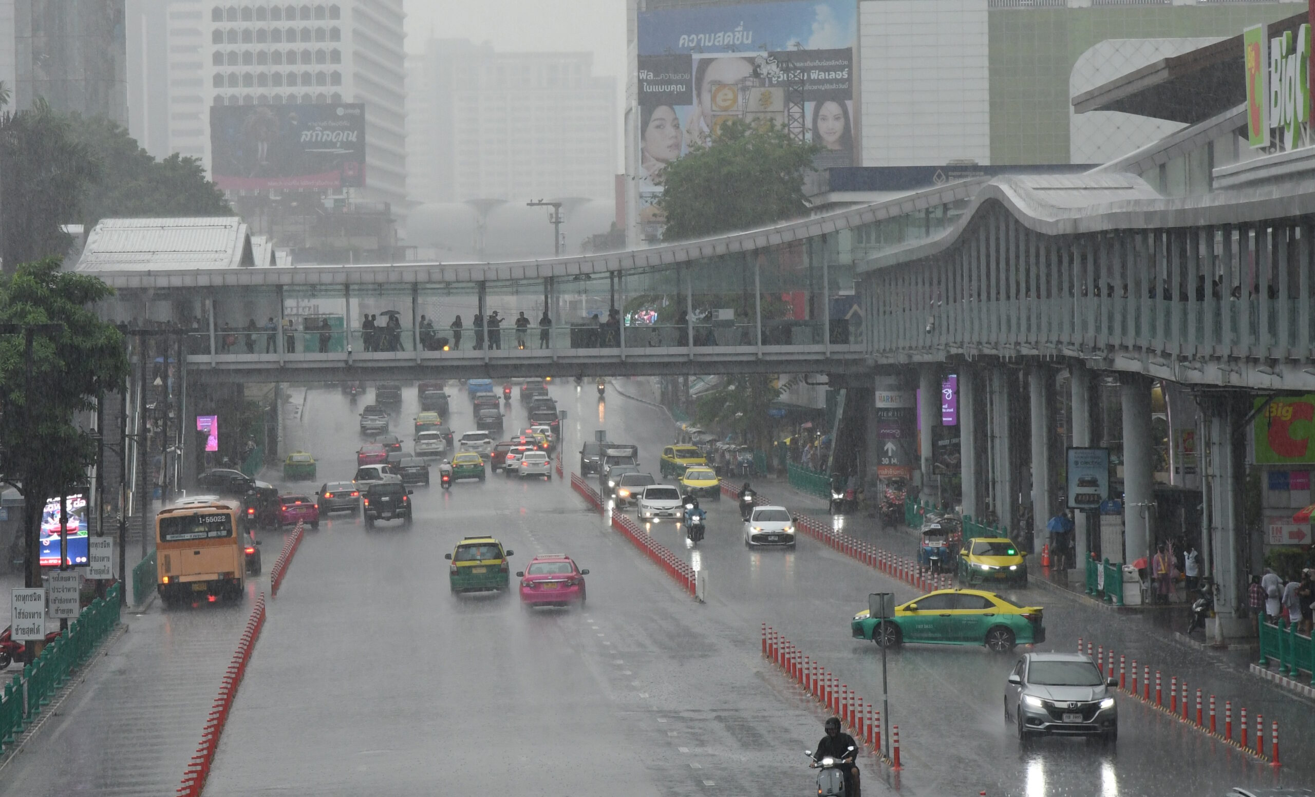 กรมอุตุฯ ประกาศเตือน “ฝนตกหนัก” 14-17 ก.ค.นี้ เสี่ยงท่วมฉับพลัน !