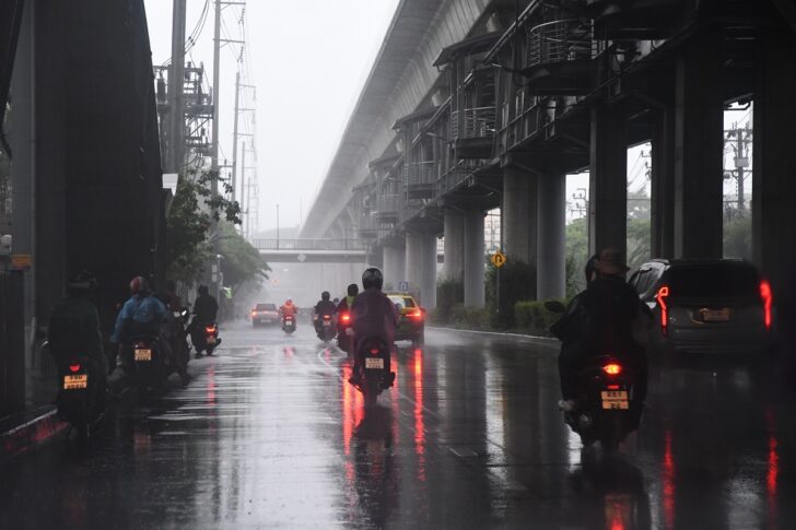 S__12861453-ฝนตก ฝนตก