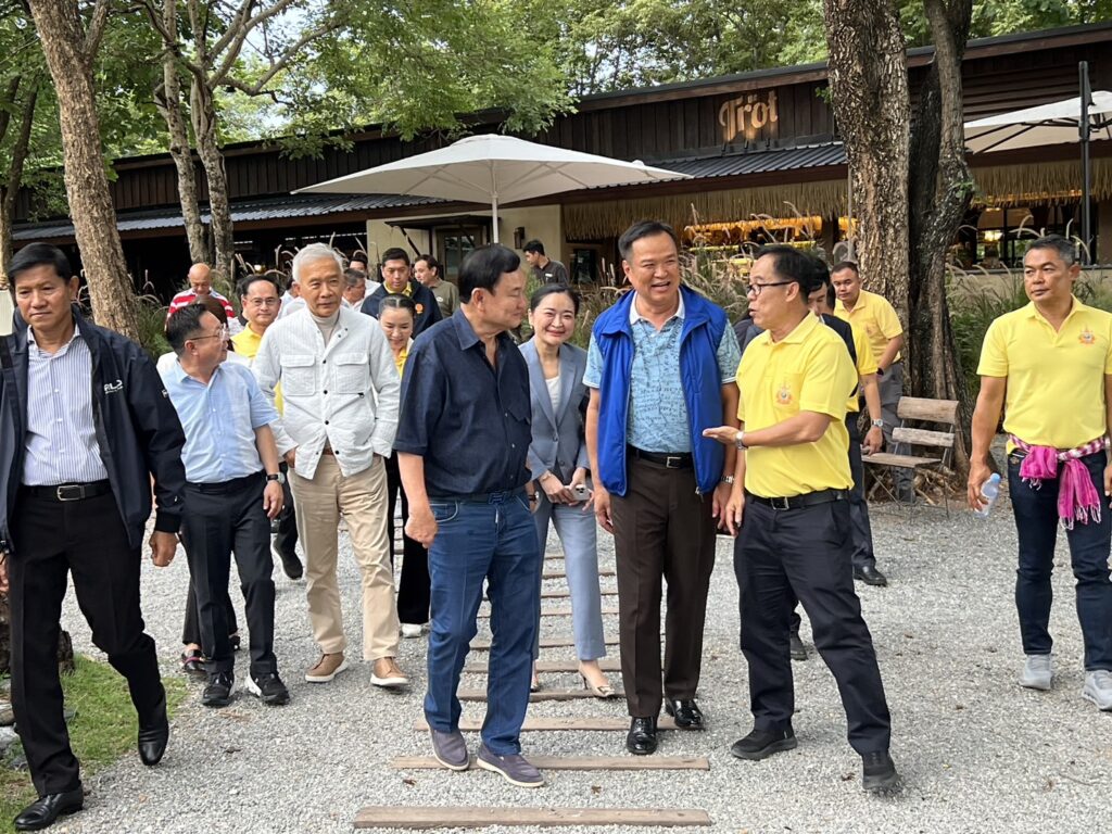 อนุทิน นำ ทักษิณ นักธุรกิจดัง ตีกอล์ฟเขาใหญ่