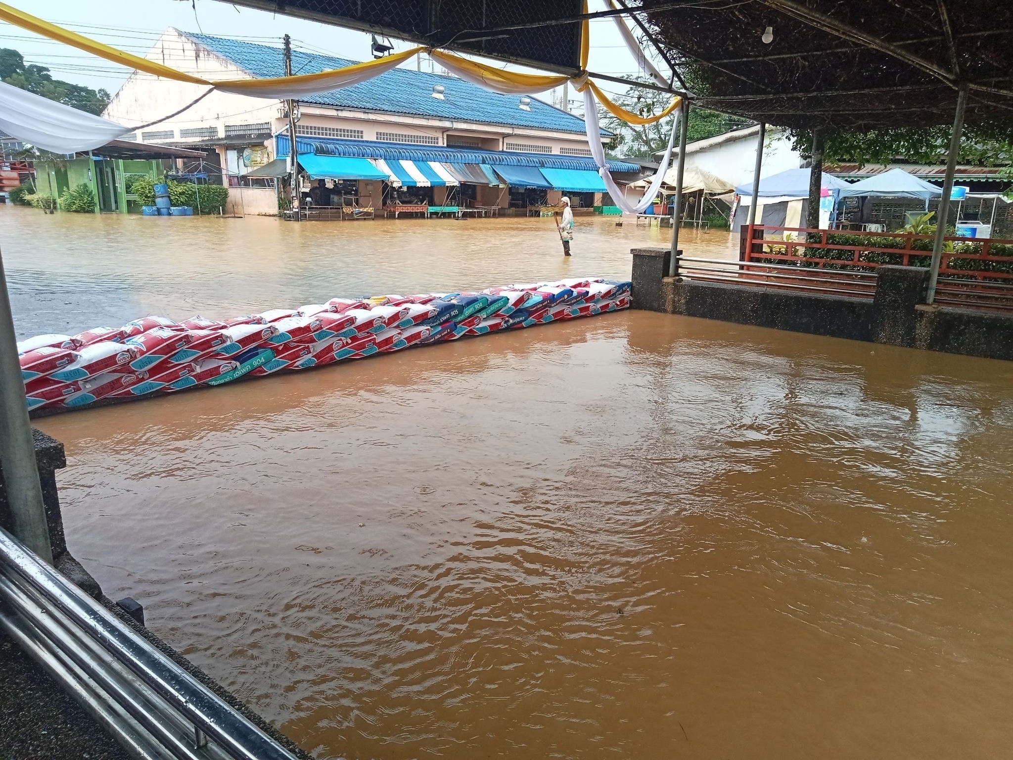 น้ำท่วมตราดยังอ่วม กระทบพื้นที่เกษตรกว่า 8,000 ไร่