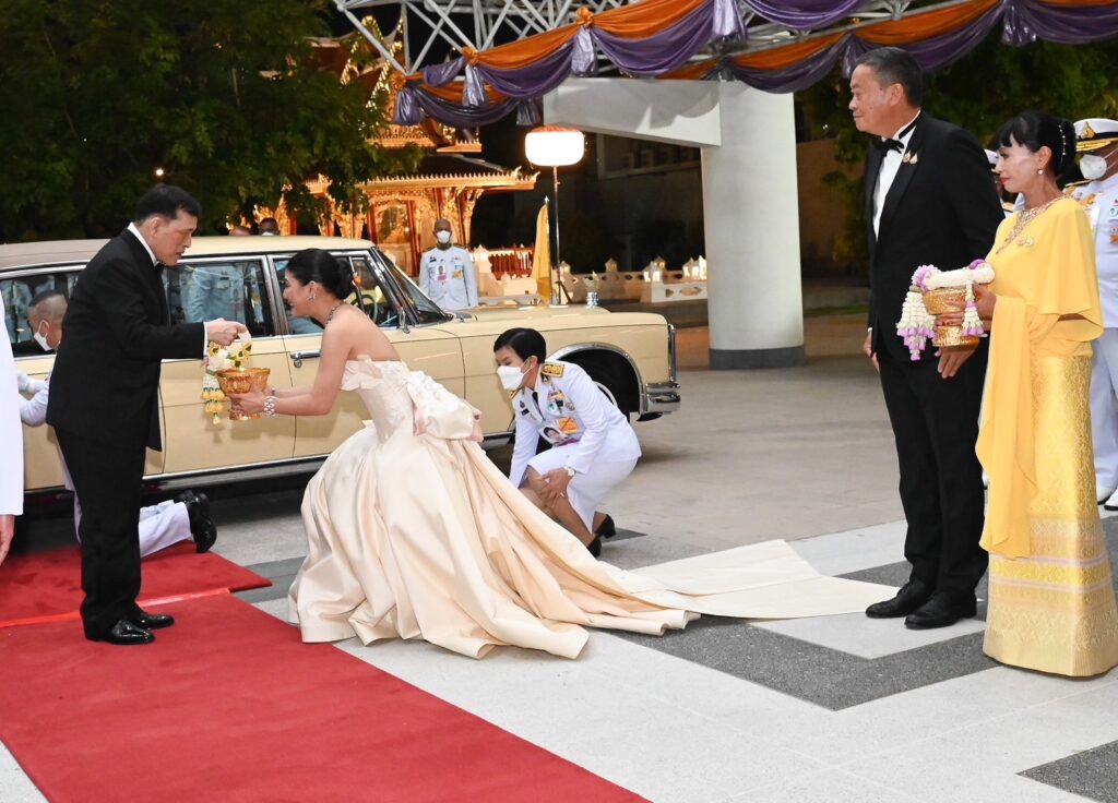 ในหลวง-พระราชินี