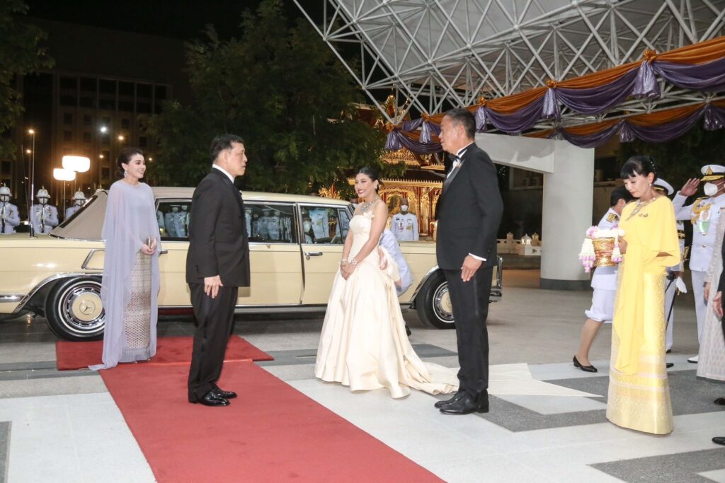 ในหลวง-พระราชินี