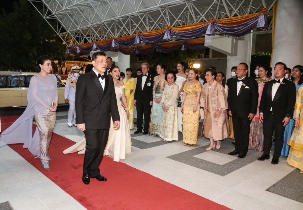 ในหลวง-พระราชินี