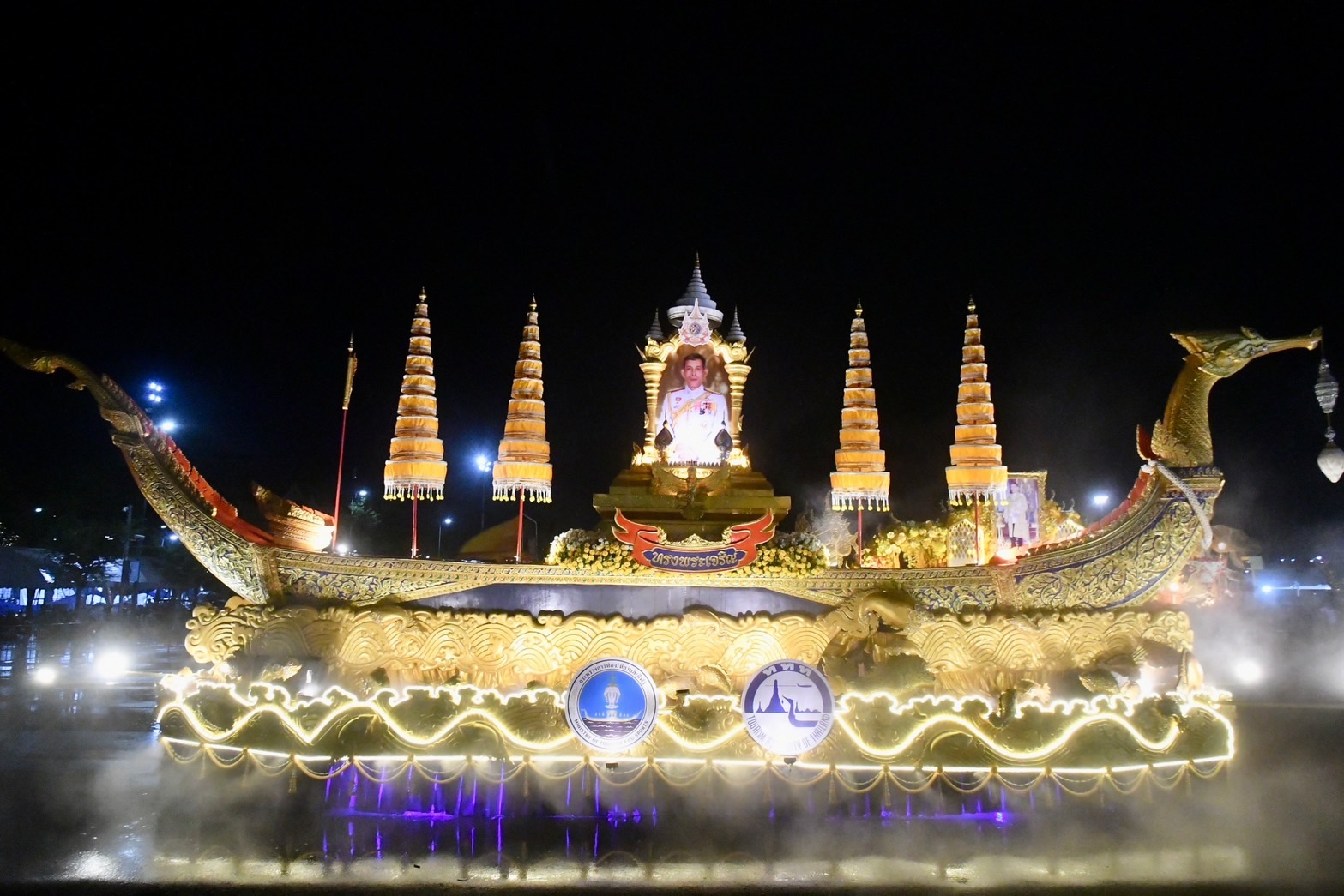 มหรสพสมโภช สนามหลวง ชมสวนแสงเฉลิมพระเกียรติ ประดับไฟนับแสนดวง