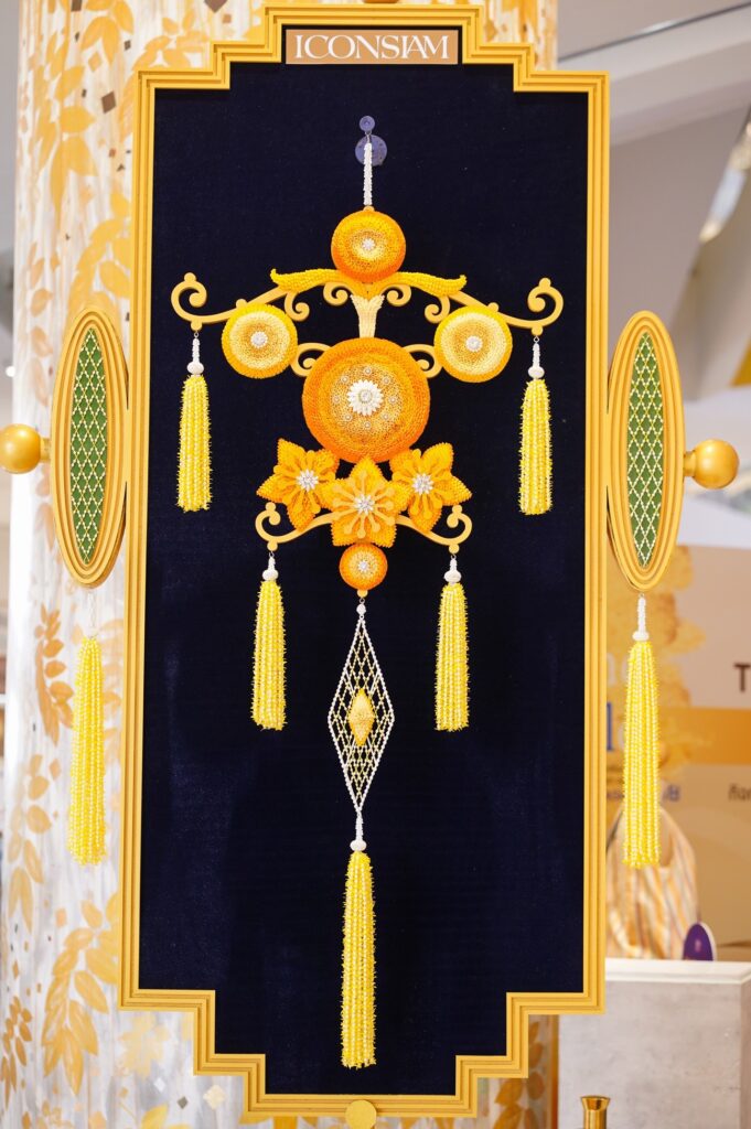 ไอคอนสยาม-สยามพารากอน เนรมิตศิลปะดอกไม้ไทย เฉลิมพระเกียรติในหลวง 72 พรรษา