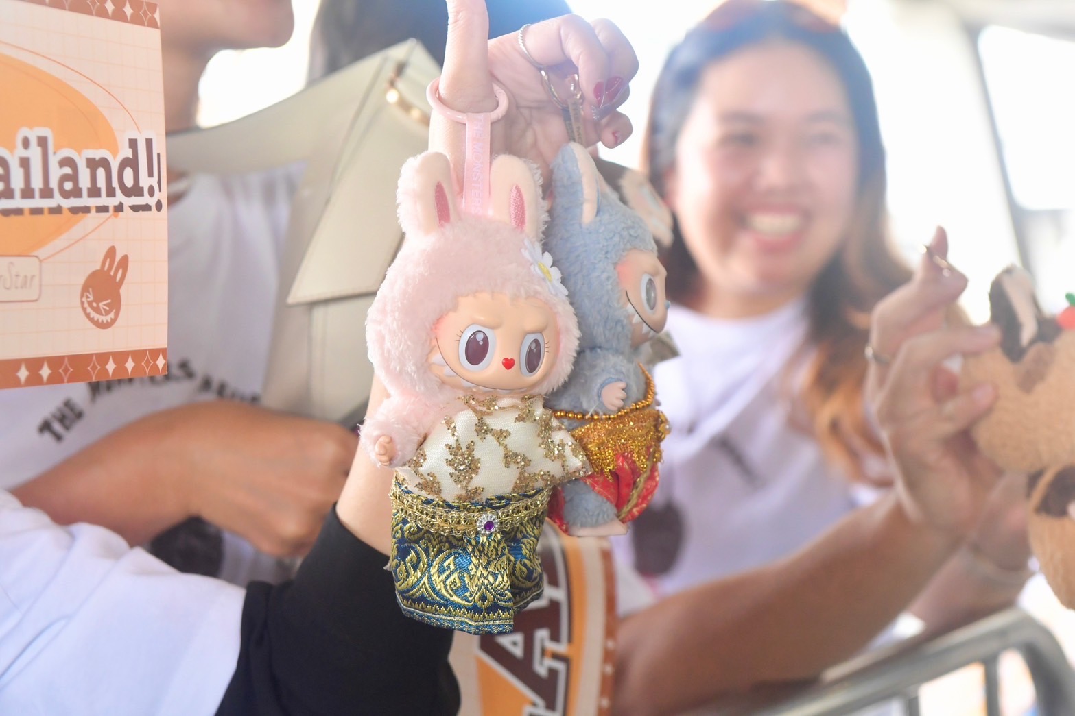 ลาบูบู้ เดินสายโปรโมตริมแม่น้ำเจ้าพระยา-พระบรมมหาราชวัง-สนามมวยลุมพินี