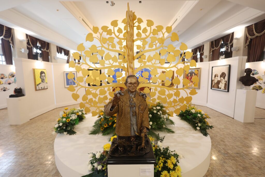 นิทรรศการศิลปกรรมเฉลิมพระเกียรติ บวร 10
