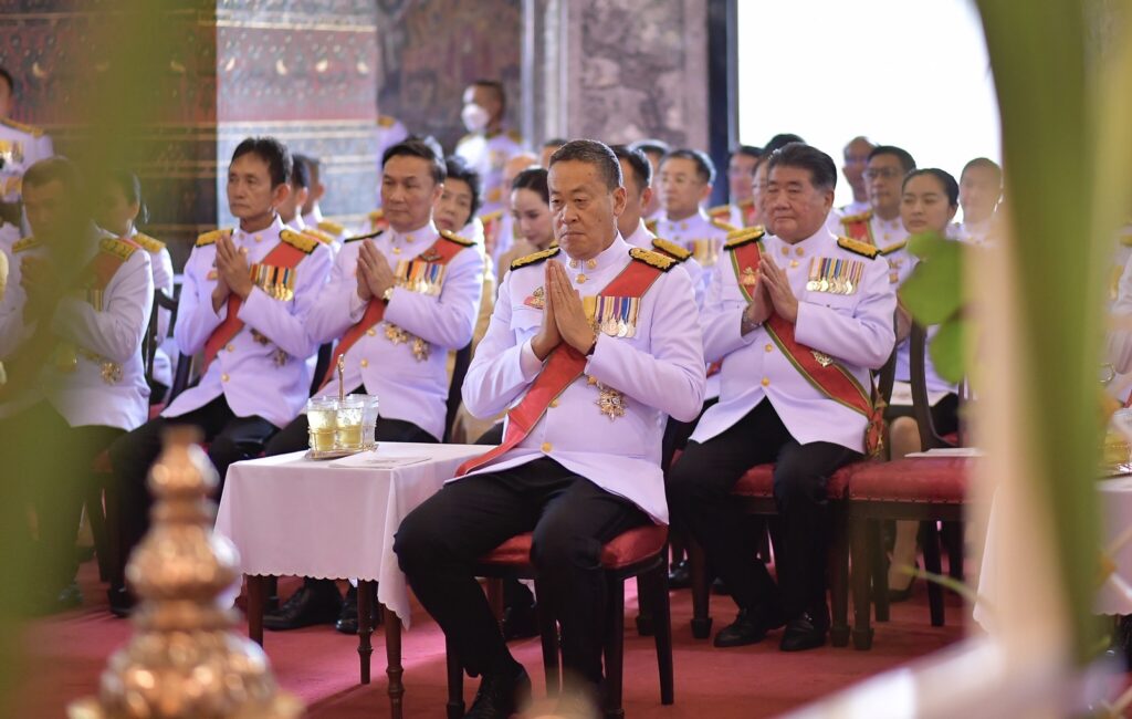 นายกฯ เป็นประธานพิธีเสกน้ำพระพุทธมนต์ศักดิ์สิทธิ์ พระราชพิธีเฉลิมพระชนมพรรษา