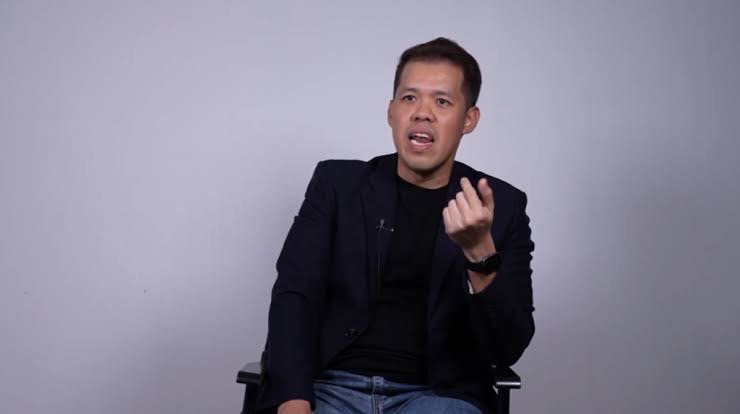ก้าวไกล ขน 10 ขุนพล ถล่มงบฯกลางปี แจกเงินดิจิทัล 10,000 บาท