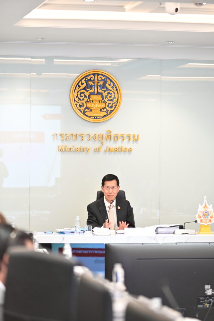 นายพงศ์เทพ เทพกาญจนา