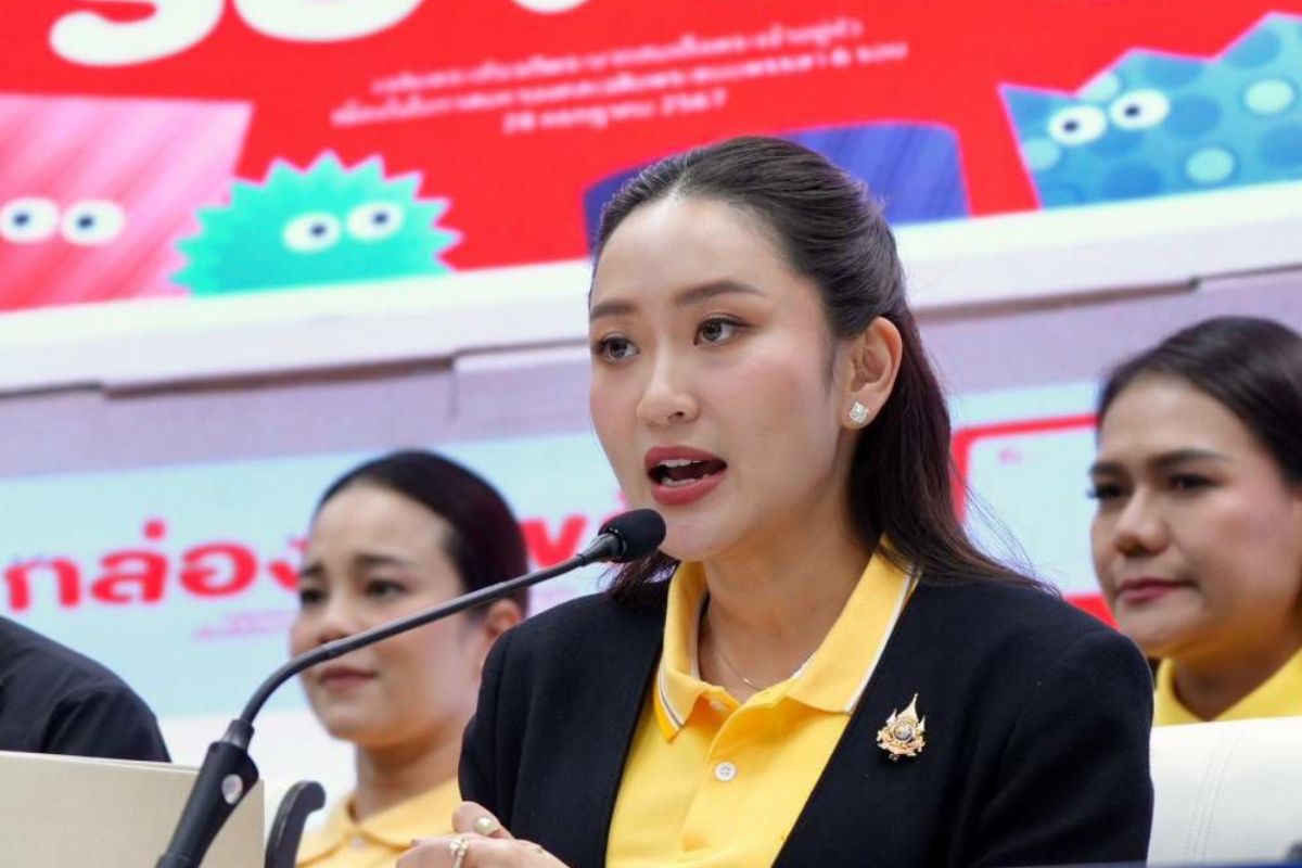 เพื่อไทย แจกกล่องรับขวัญเด็กที่เกิด 28 ก.ค.เนื่องในพระราชพิธีมหามงคล