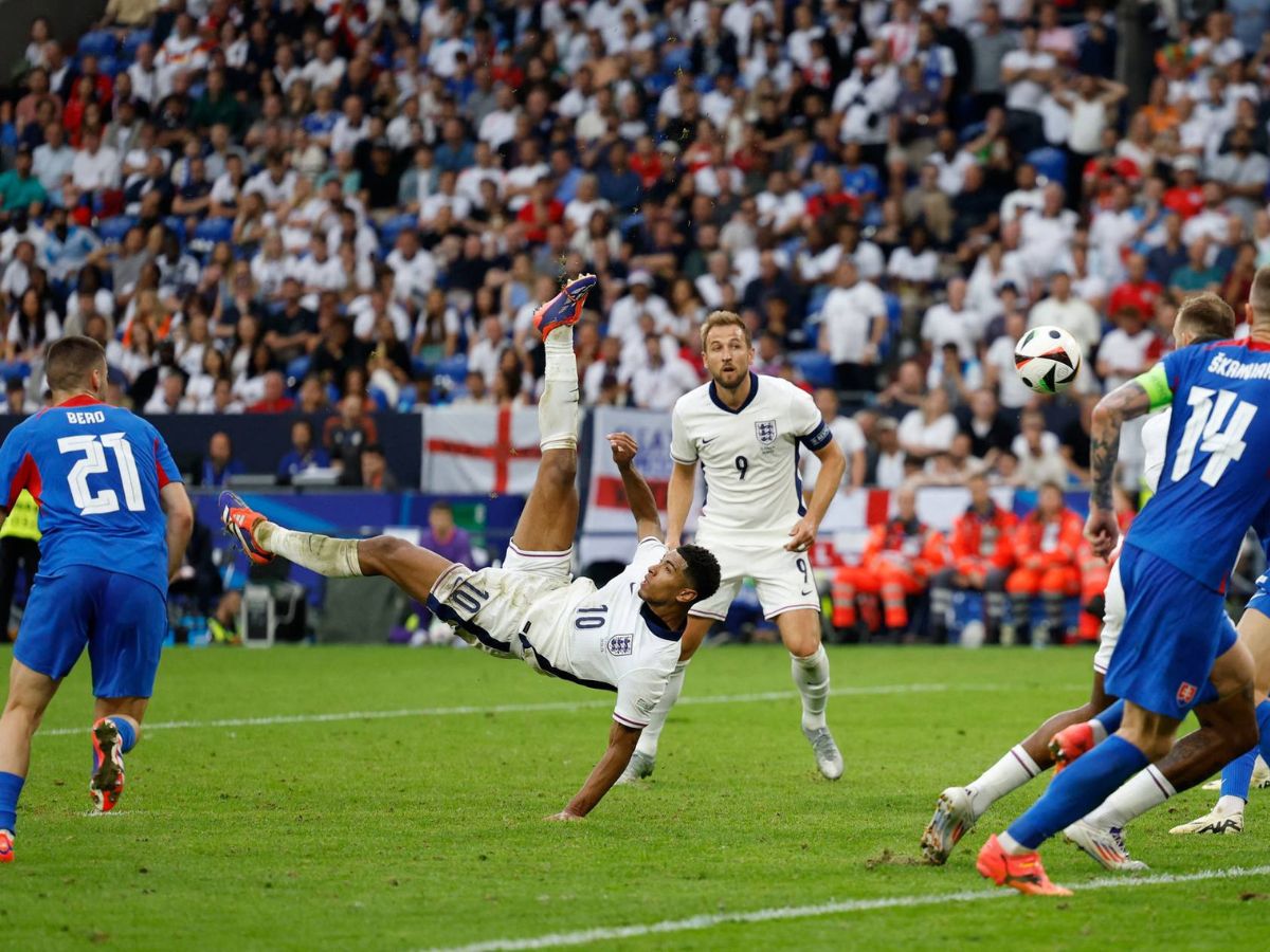 เซาธ์เกต มือทองเปลี่ยนตัวช่วยให้อังกฤษ พลิกแซงสโลวะเกีย 2-1