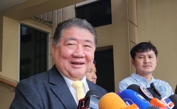 นายภูมิธรรม เวชยชัย