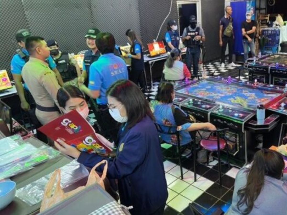 ด่วน ! เด้ง 5 เสือ สน.บางยี่ขัน เซ่นบ่อนพนันออนไลน์หลังห้างดังปิ่นเกล้า