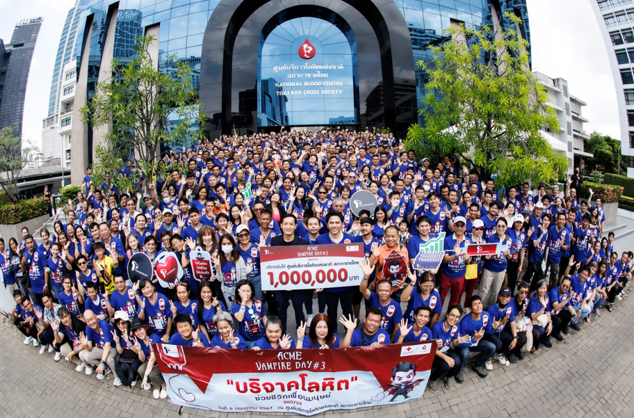 ‘แอ็คมี่ วรวัฒน์’ ปลื้ม แฟนเทรดนับพันร่วมงาน Acme Vampire Day ครั้งที่ 3