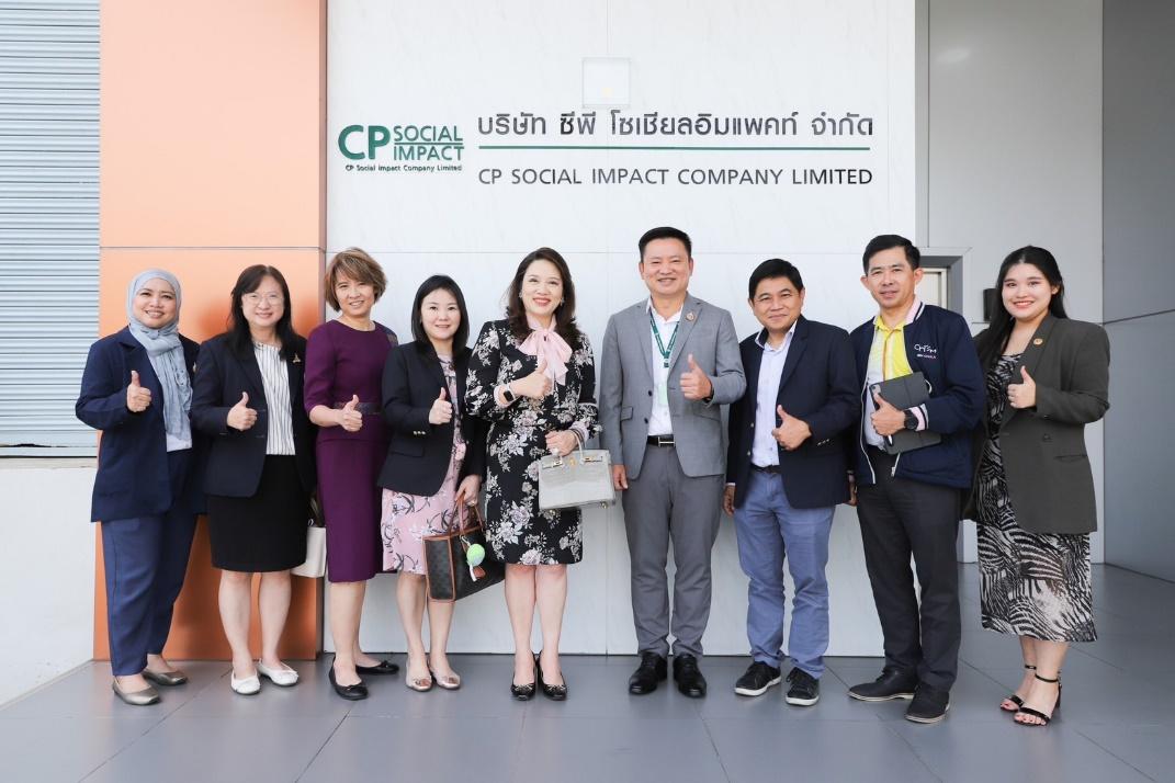 คณะผู้บริหารจุฬาฯ เยี่ยมชมโรงงานหน้ากากอนามัยซีพี