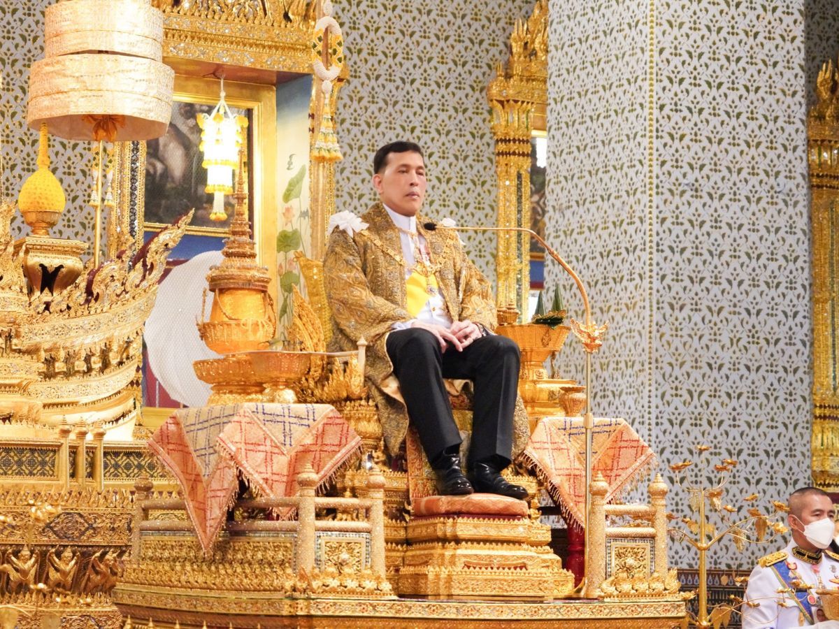 ในหลวงทรงมีพระราชดำรัส ให้ผู้มีตำแหน่งสำคัญ ทำให้ประเทศรุ่งเรือง ประชาชนมีสุข