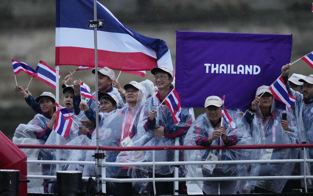 โอลิมปิก 2024 เริ่มขึ้นแล้ว บิว ภูริพล-เอสที วารีรยา นำทัพนักกีฬาไทยร่วมพิธีเปิด