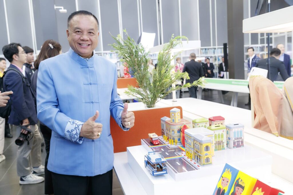 นายเรวัต อารีรอบ นายกองค์การบริหารส่วนจังหวัดภูเก็ต