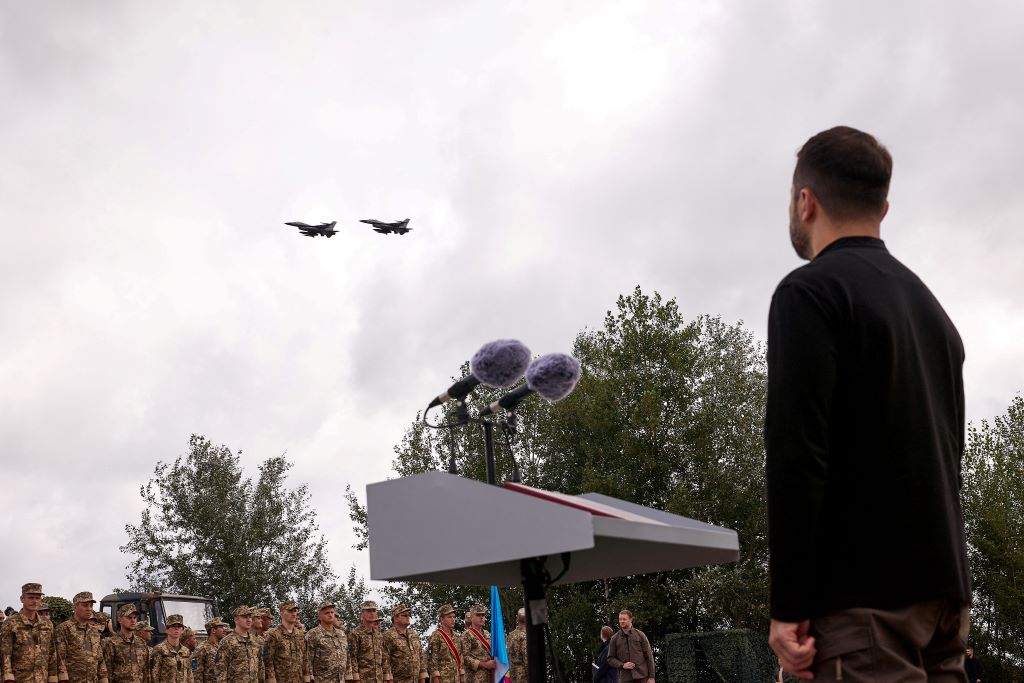 เครื่องบิน F-16 ร่วง “ครั้งแรก” นาโต้เพิ่งส่งให้ยูเครน ในเหตุรัสเซียโจมตีทางอากาศครั้งใหญ่ที่สุด