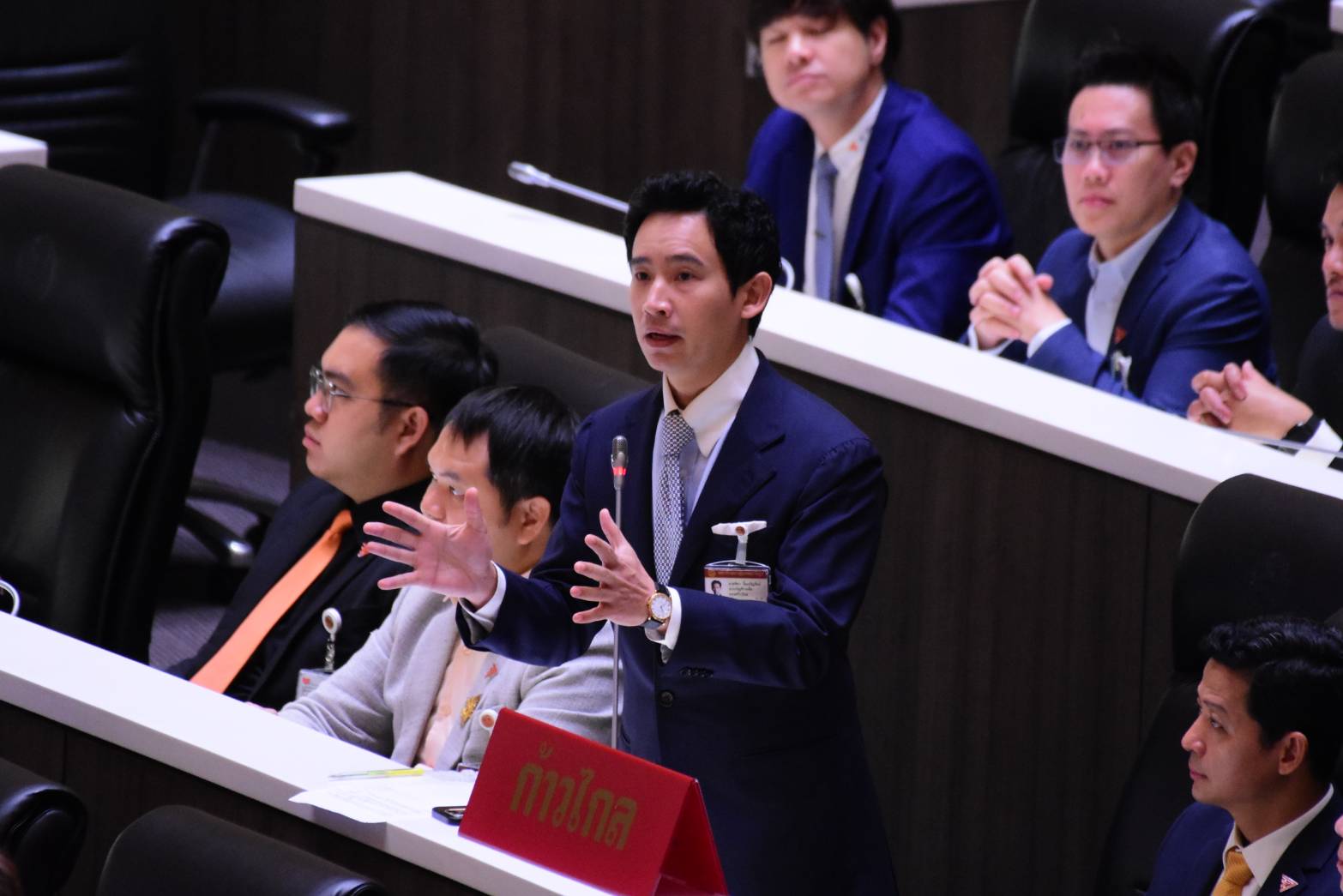 พิธา อภิปรายสภาก่อนไปฟังคำตัดสินคดียุบพรรค หารือแก้ปัญหาน้ำแนะรัฐบาลเร่งเยียวยา
