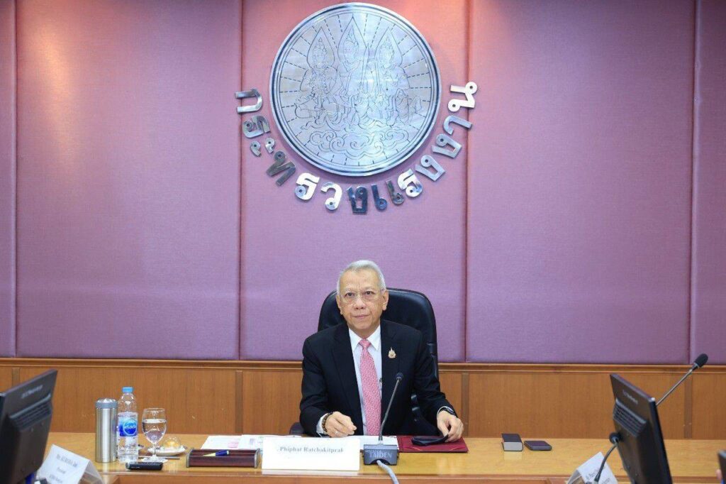 นายพิพัฒน์ รัชกิจประการ