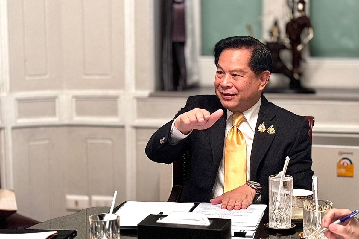 พีระพันธุ์ ไม่ปล่อยเกียร์ว่าง เผยร่างกฎหมายปรับโครงสร้างราคาน้ำมันใกล้ 100%