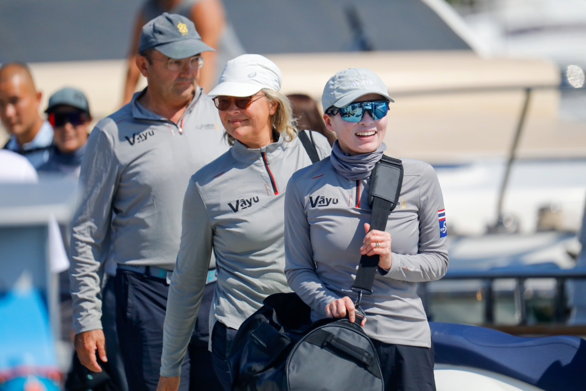 พระราชินี ทรงร่วมการแข่งขันเรือใบ วันแรก ในรายการ 52 Super Series Sailing Week