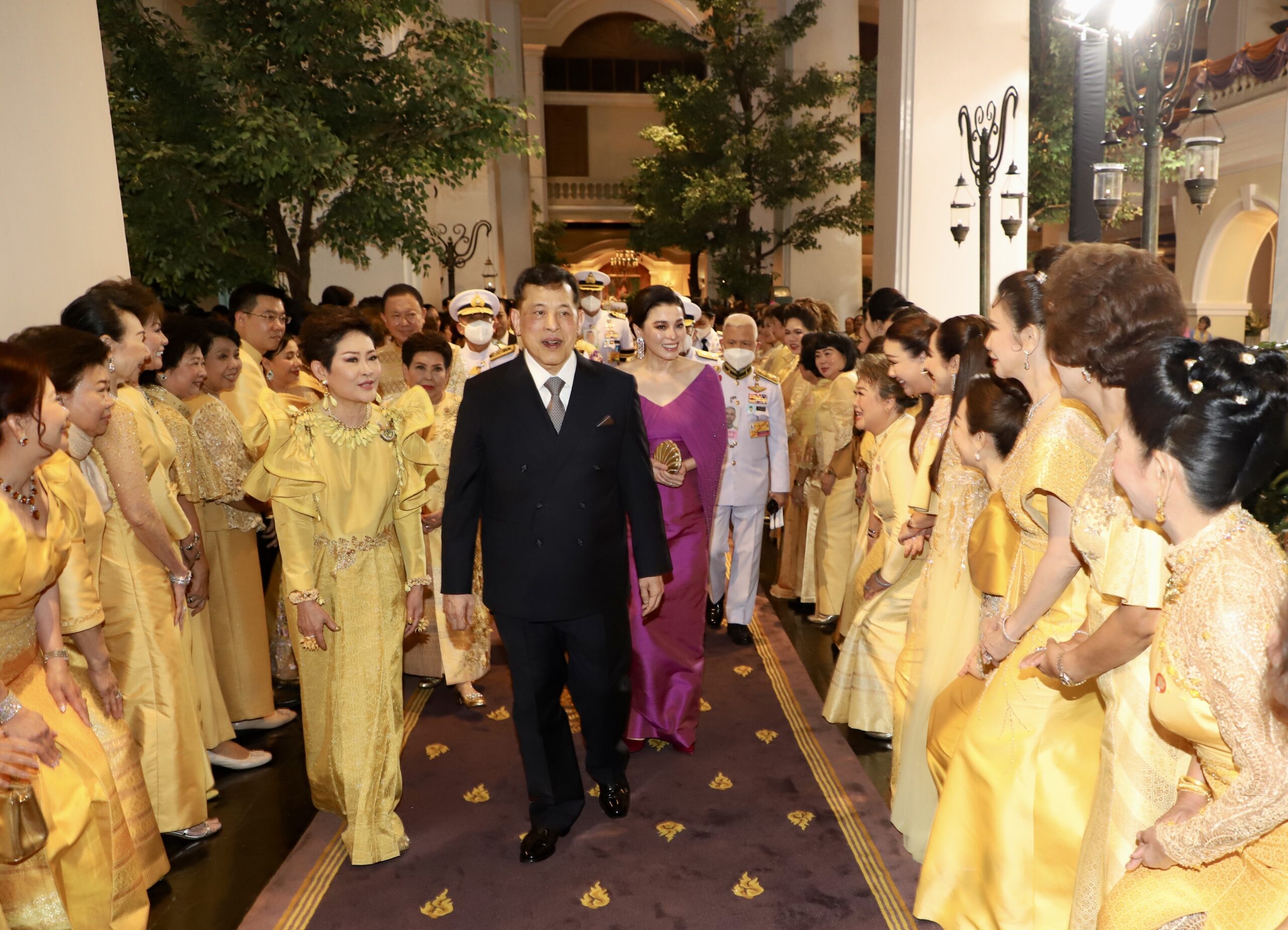 ในหลวง พระราชินี เสด็จฯ งานกาล่าดินเนอร์เฉลิมพระเกียรติ