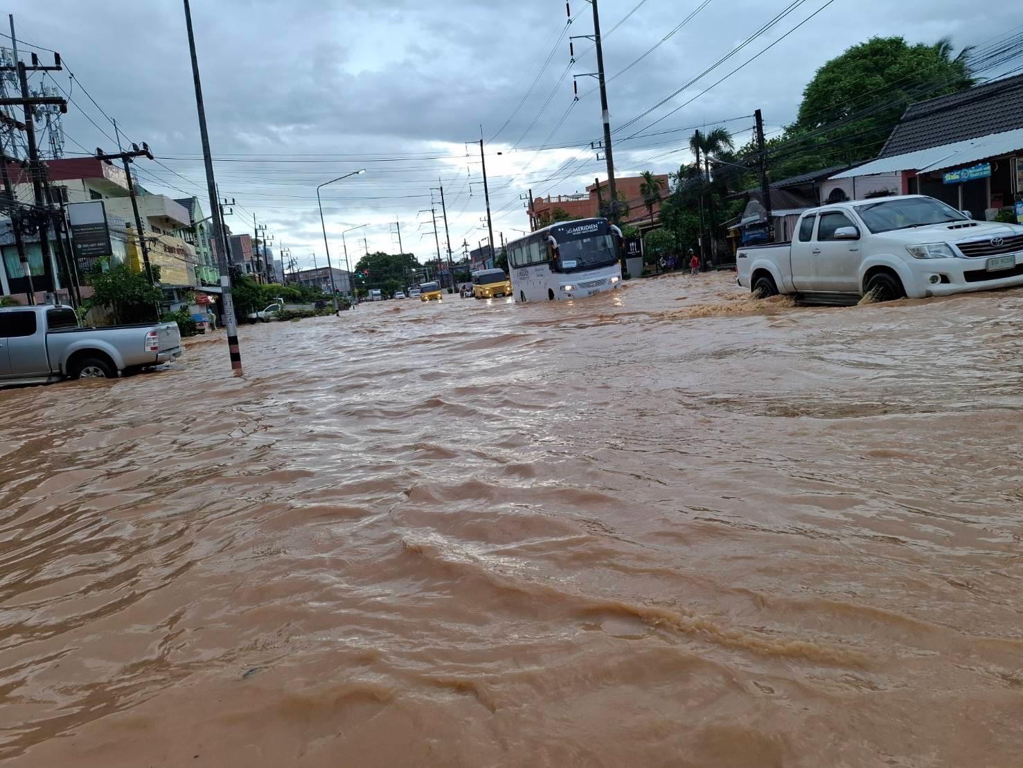ภูเก็ต ฝนถล่ม น้ำป่าไหลหลาก พื้นที่เขตเมือง ดินสไลด์ทับบ้าน