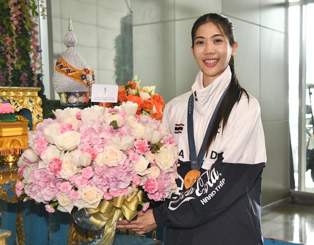 เจ้าฟ้าสิริวัณณวรีฯ พระราชทานดอกไม้ยินดี เทนนิส พาณิภัค คว้าเหรียญทองโอลิมปิก