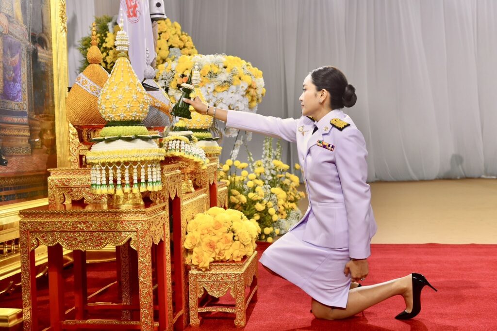  แพทองธาร ชินวัตร