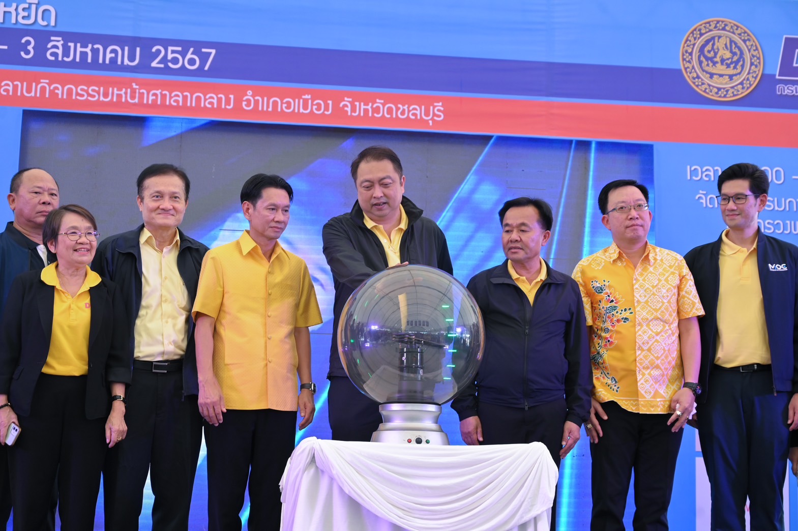 “พาณิชย์” ลุยจัดธงฟ้าราคาประหยัด ลดสูงสุด 60% ช่วยพี่น้องประชาชน จ.ชลบุรี