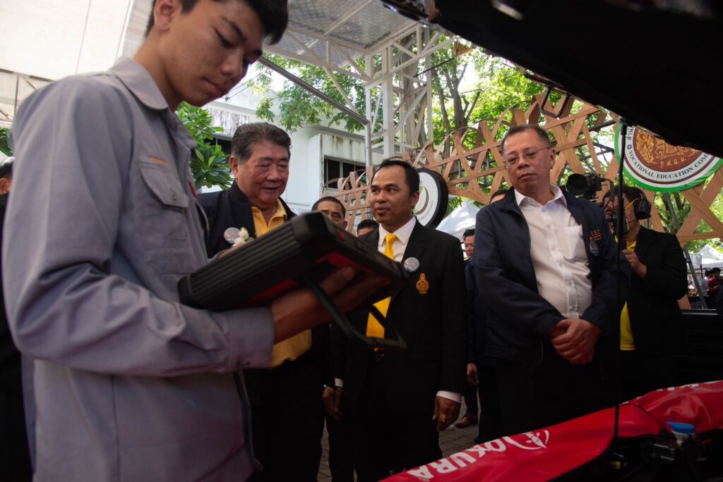 นายจุฬา สุขมานพ