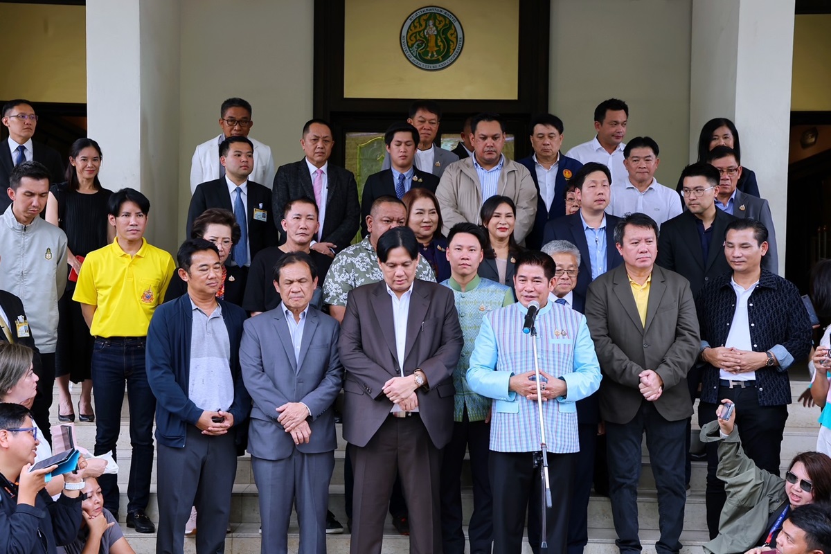 “ธรรมนัส” นำทีม 34 สส.พปชร.-พรรคเล็ก ร่วมรัฐบาลเพื่อไทย