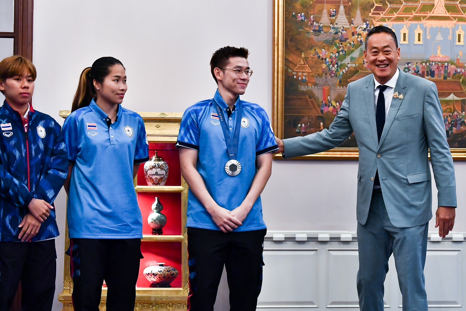 เศรษฐา เปิดทำเนียบต้อนรับ “วิว กุลวุฒิ” พร้อมทีมแบด หนุนบรรจุเป็นตำรวจสัญญาบัตร