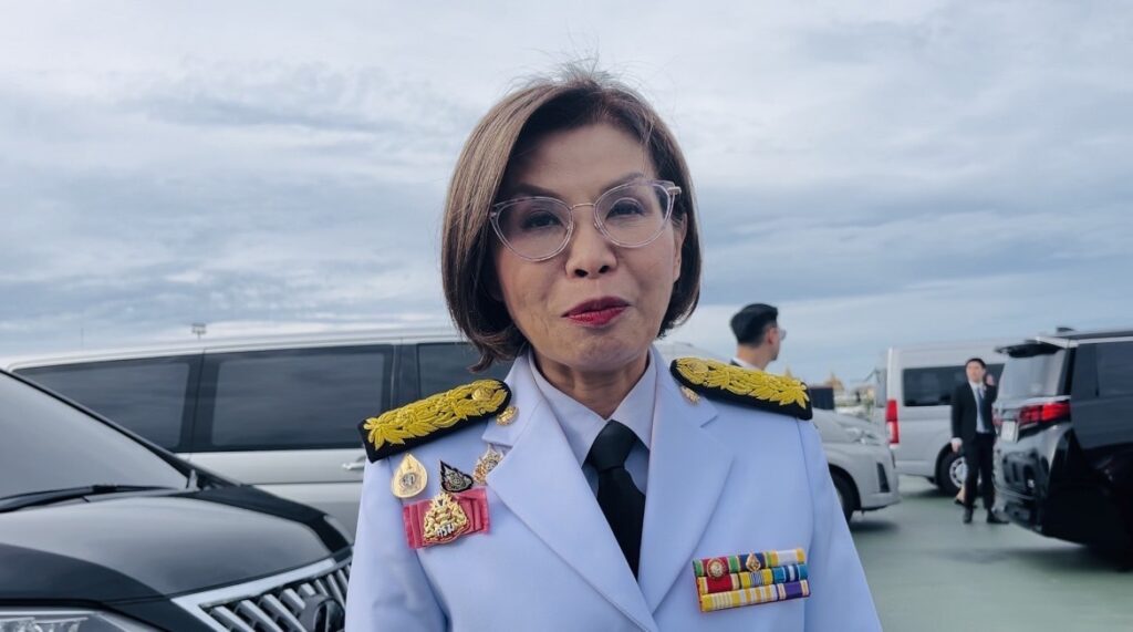 นางมนพร เจริญศรี