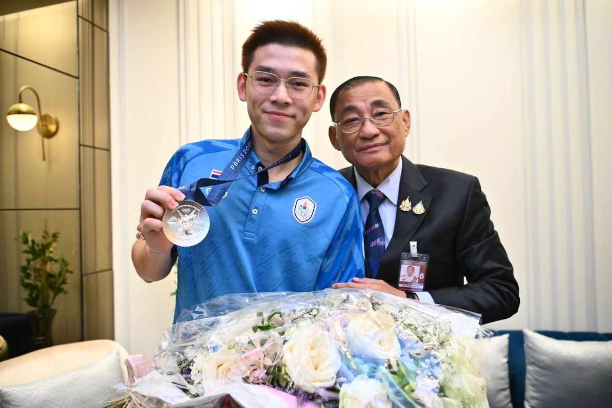 เสริมศักดิ์ ร่วมต้อนรับ 3 ทัพนักกีฬาโอลิมปิก สร้างชื่อเสียงให้ไทยในระดับโลก