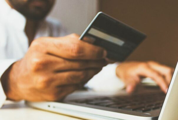 ธปท.เผยแบงก์เฉือนรายได้ 1 พันล้าน ลดดอกเบี้ยให้ลูกหนี้จ่ายบัตรเครดิต 8%