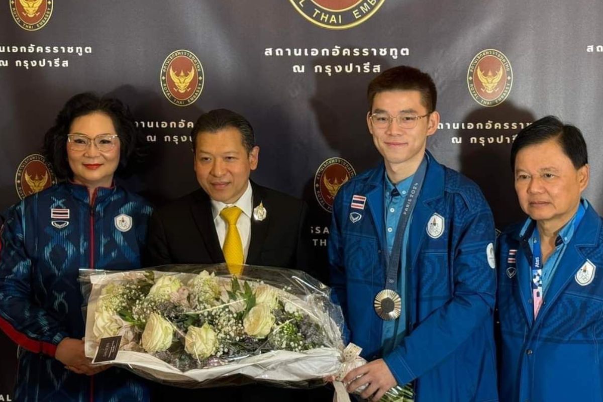 เจ้าฟ้าสิริวัณณวรีฯ พระราชทานช่อดอกไม้ วิว กุลวุฒิ หลังคว้าเหรียญเงินประวัติศาสตร์