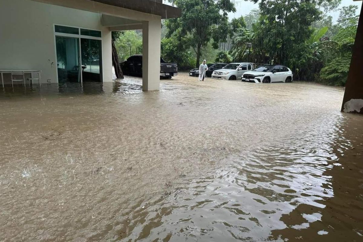 ภูเก็ตฝนตกหนักน้ำท่วมขังหลายพื้นที่ “สนามบินภูเก็ต”แจ้งเตือนเผื่อเวลาเดินทาง 3-4 ชั่วโมง