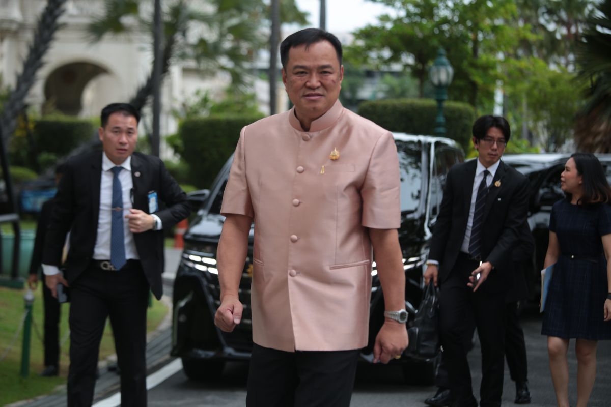 อนุทิน ชาญวีรกูล