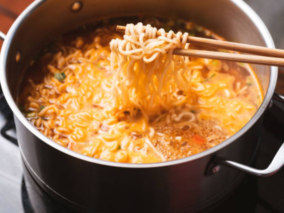 อย. แนะวิธีบริโภคบะหมี่กึ่งสำเร็จรูป ให้ห่างไกลโรค ไม่ติดต่อเรื้อรัง