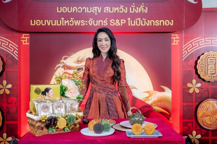 มณีสุดา ศิลาอ่อน