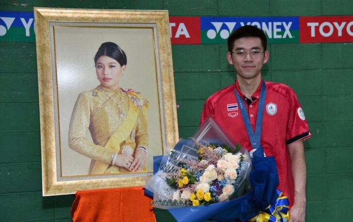 เจ้าฟ้าสิริวัณณวรีฯ พระราชทานดอกไม้ แก่ 'วิว กุลวุฒิ'