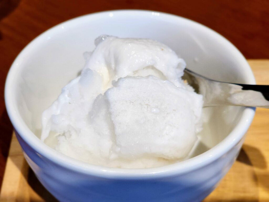 ไอศกรีมมะพร้าวน้ำหอม
